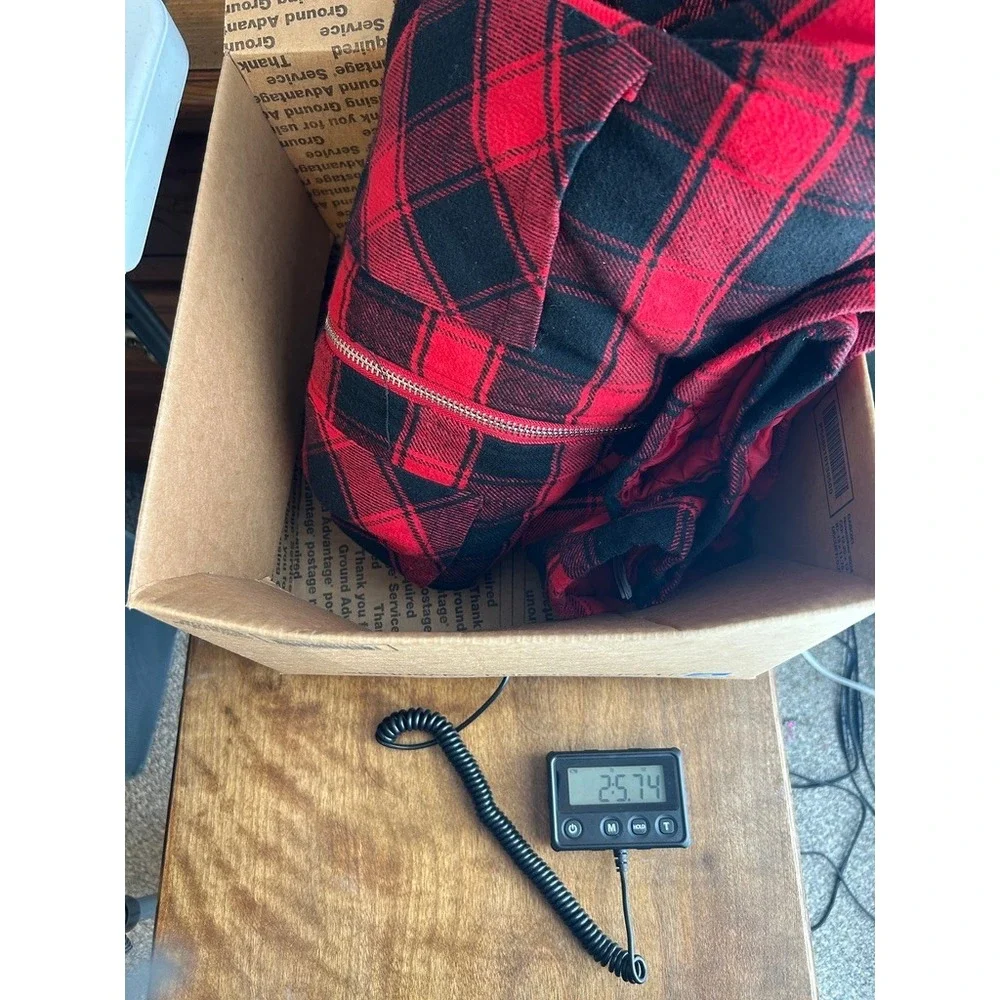 Forever 21 Mens M Red Black Plaid Quilted Shacket Jacket Grunge Outdoor Warm